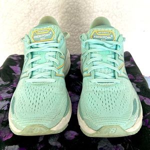 Women’s size 8.5 New Balance Fresh Foam 860 V12 pale blue chill shoes.